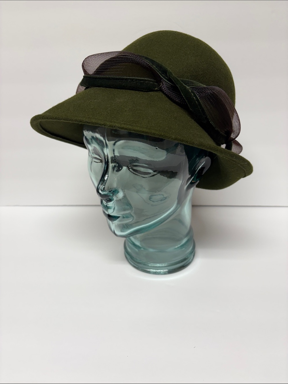 Lord and Taylor VTG wool Olive Green Cloche Hat velvet Ribbon Trim Italy autumn